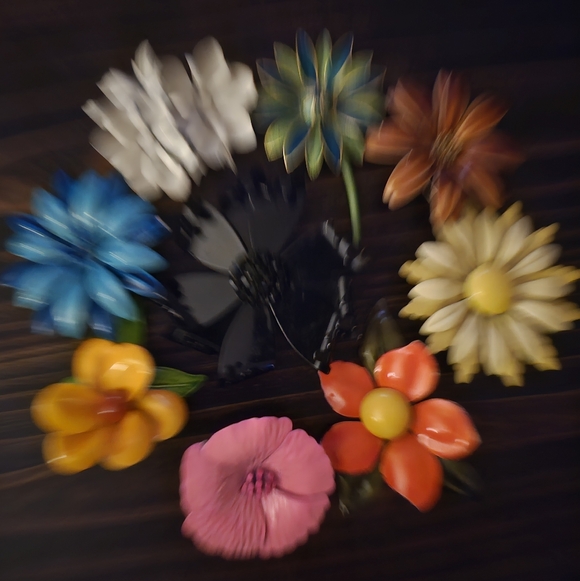 Flower Pin Bundle - Picture 3 of 12